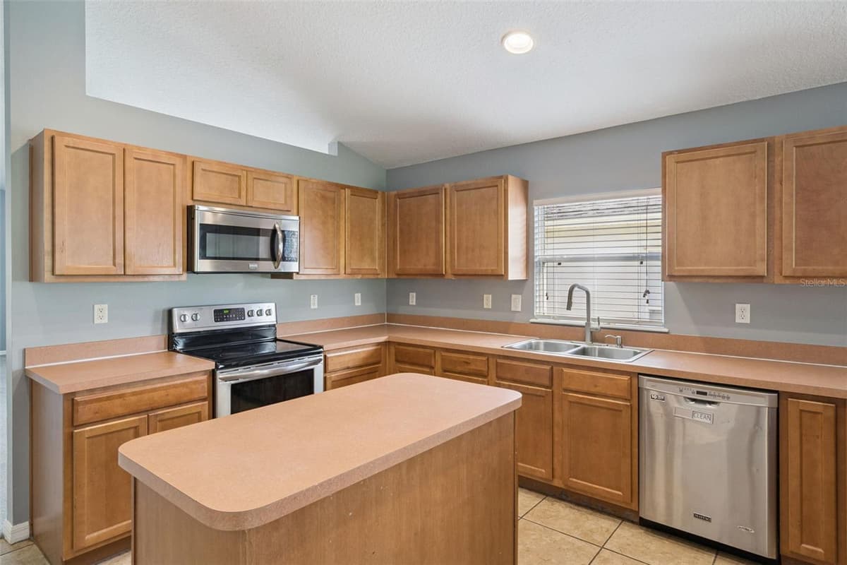 324 RED KITE DRIVE — photo 4 of 52