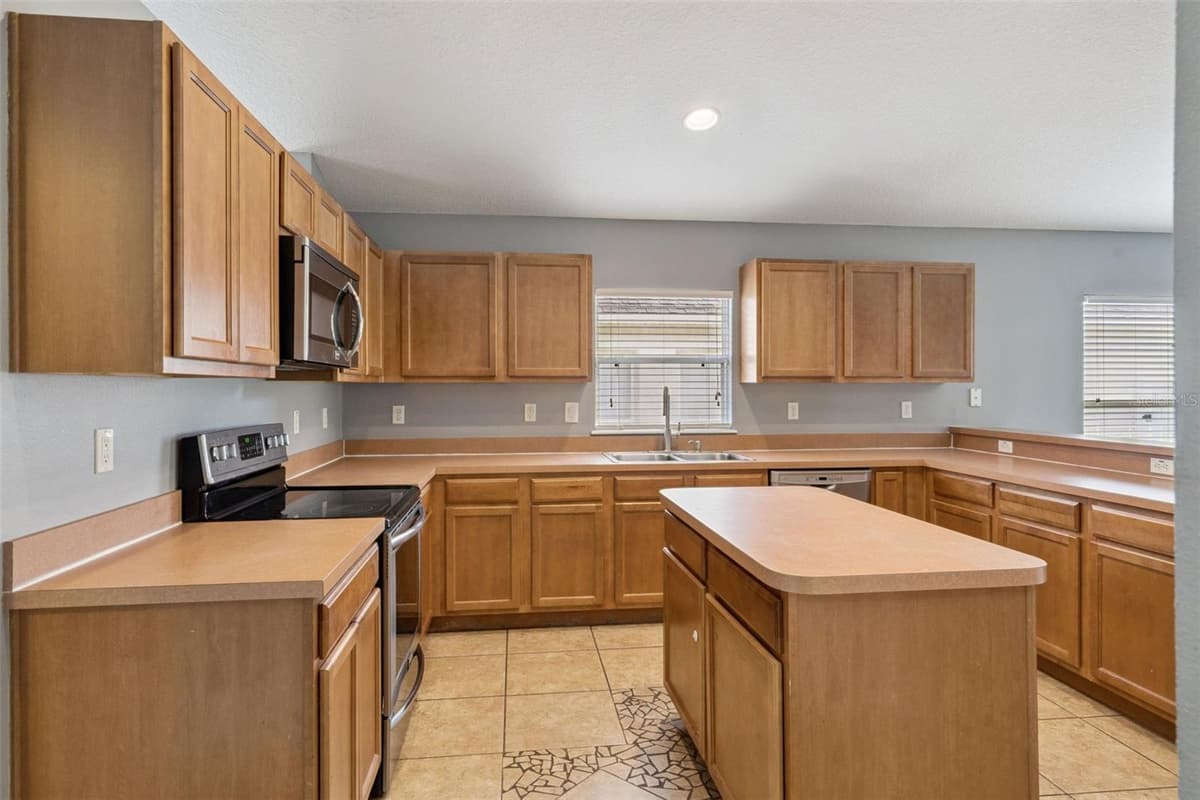 324 RED KITE DRIVE — photo 21 of 52