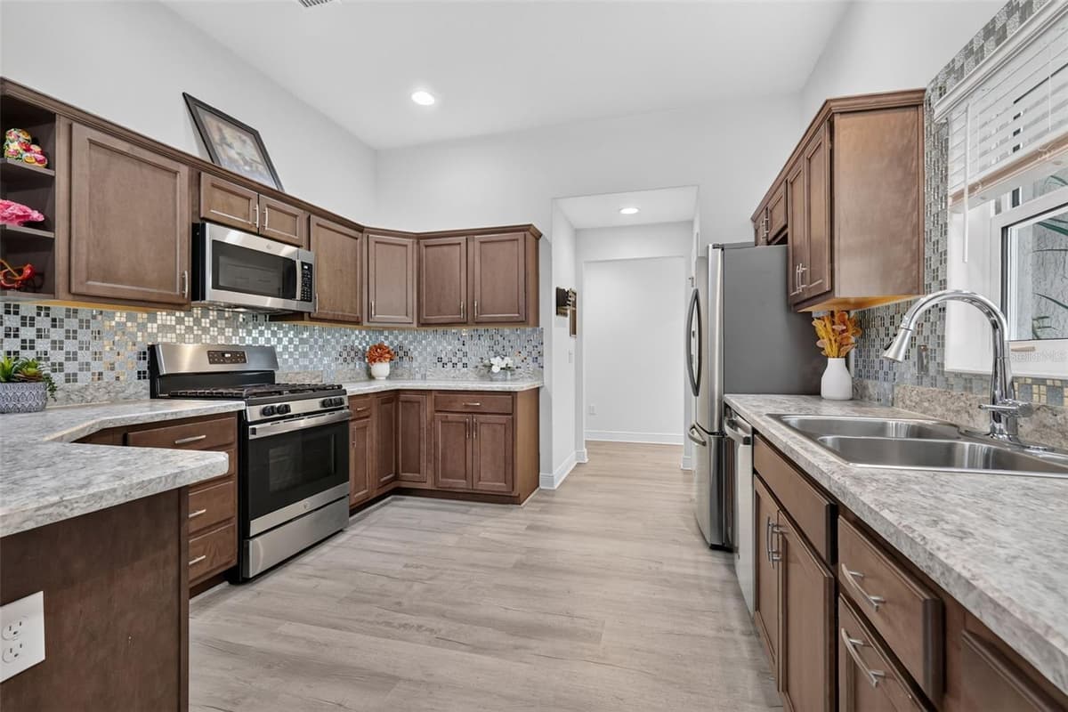 5977 PHEIL PATH — photo 11 of 34
