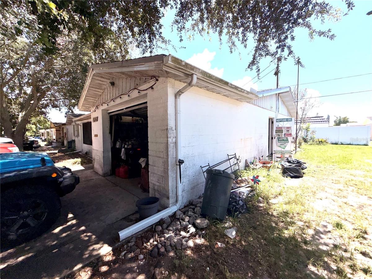 5136 MECASLIN DRIVE — photo 4 of 23