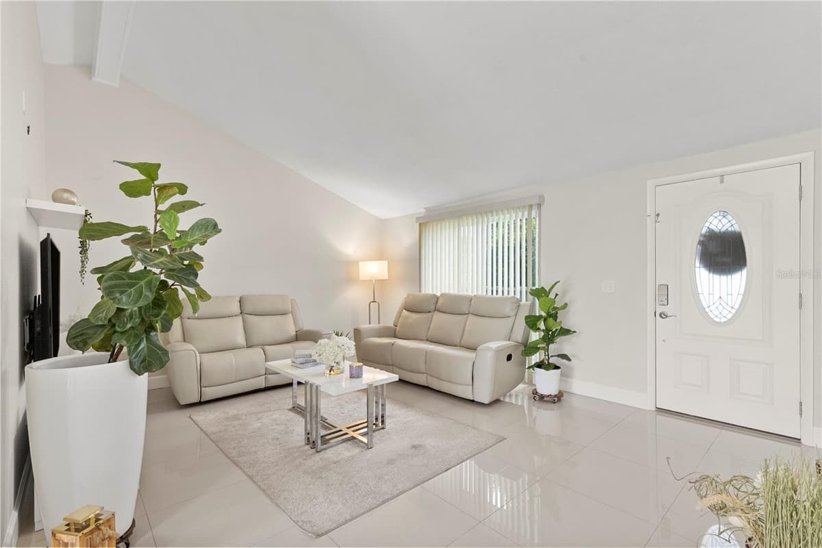 10112 ENCHANTED OAKS COURT — photo 16 of 36