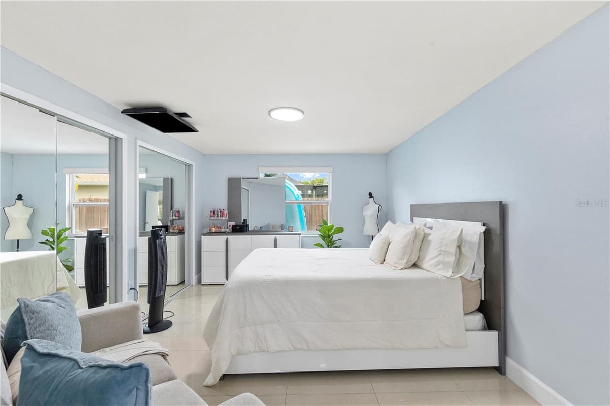 10112 ENCHANTED OAKS COURT — photo 10 of 36