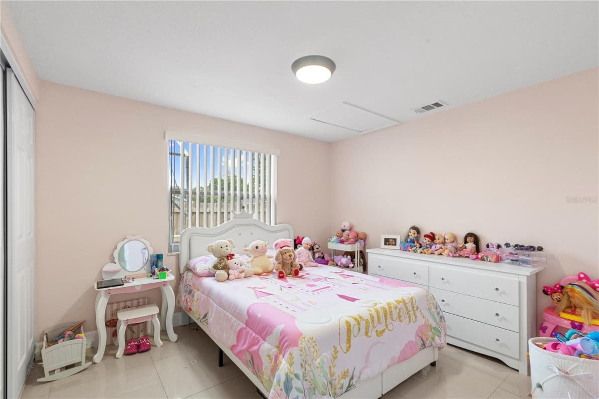 10112 ENCHANTED OAKS COURT — photo 7 of 36