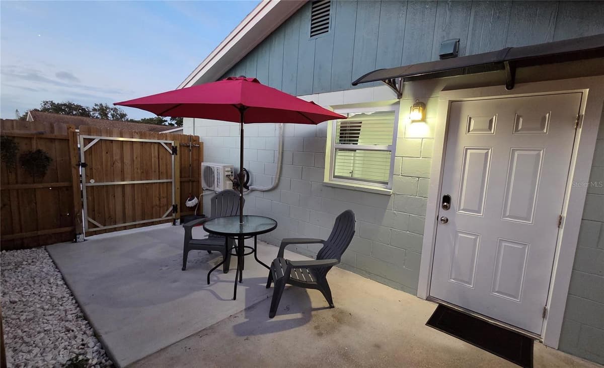 10112 ENCHANTED OAKS COURT — photo 26 of 36