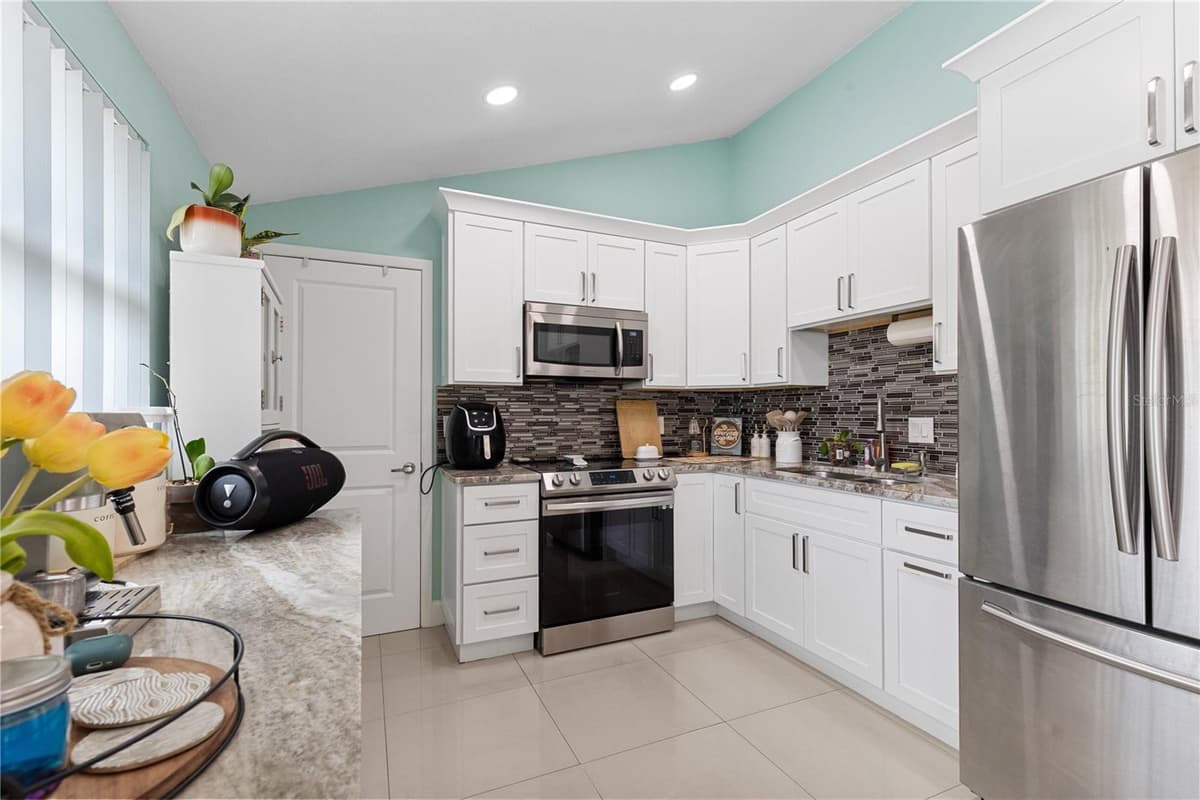 10112 ENCHANTED OAKS COURT — photo 20 of 36