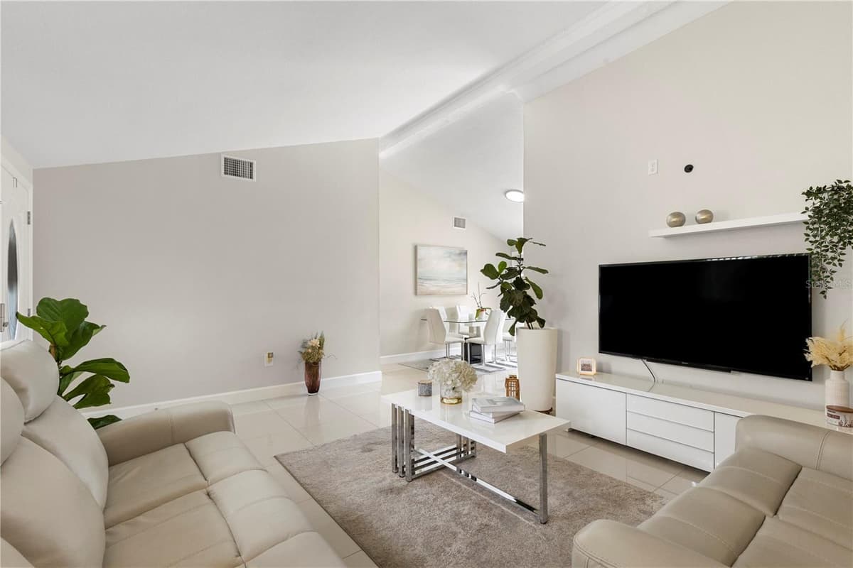 10112 ENCHANTED OAKS COURT — photo 18 of 36