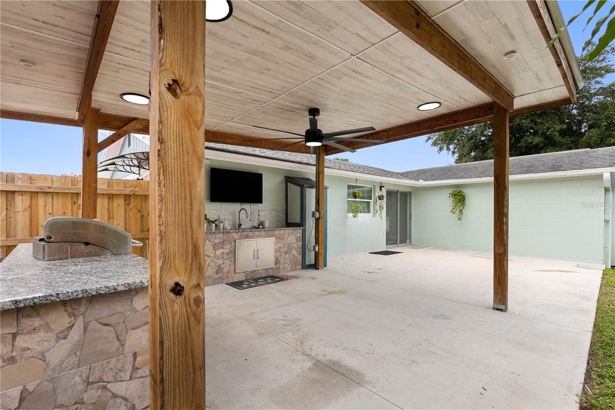 10112 ENCHANTED OAKS COURT — photo 25 of 36