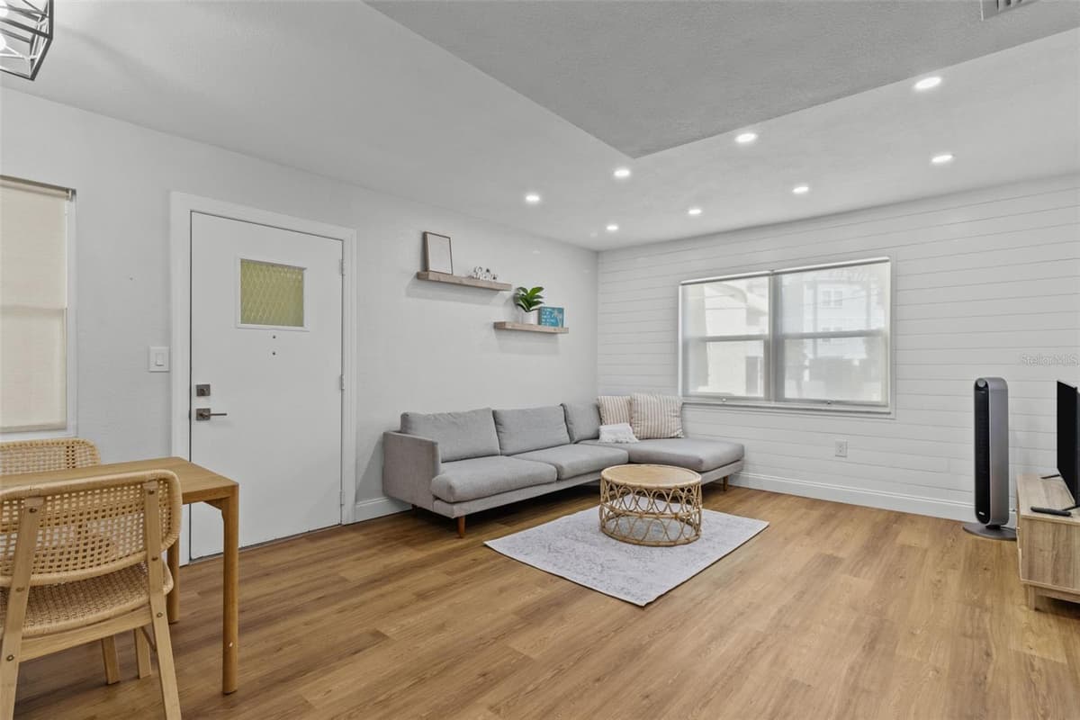 9895 1ST STREET — photo 4 of 29