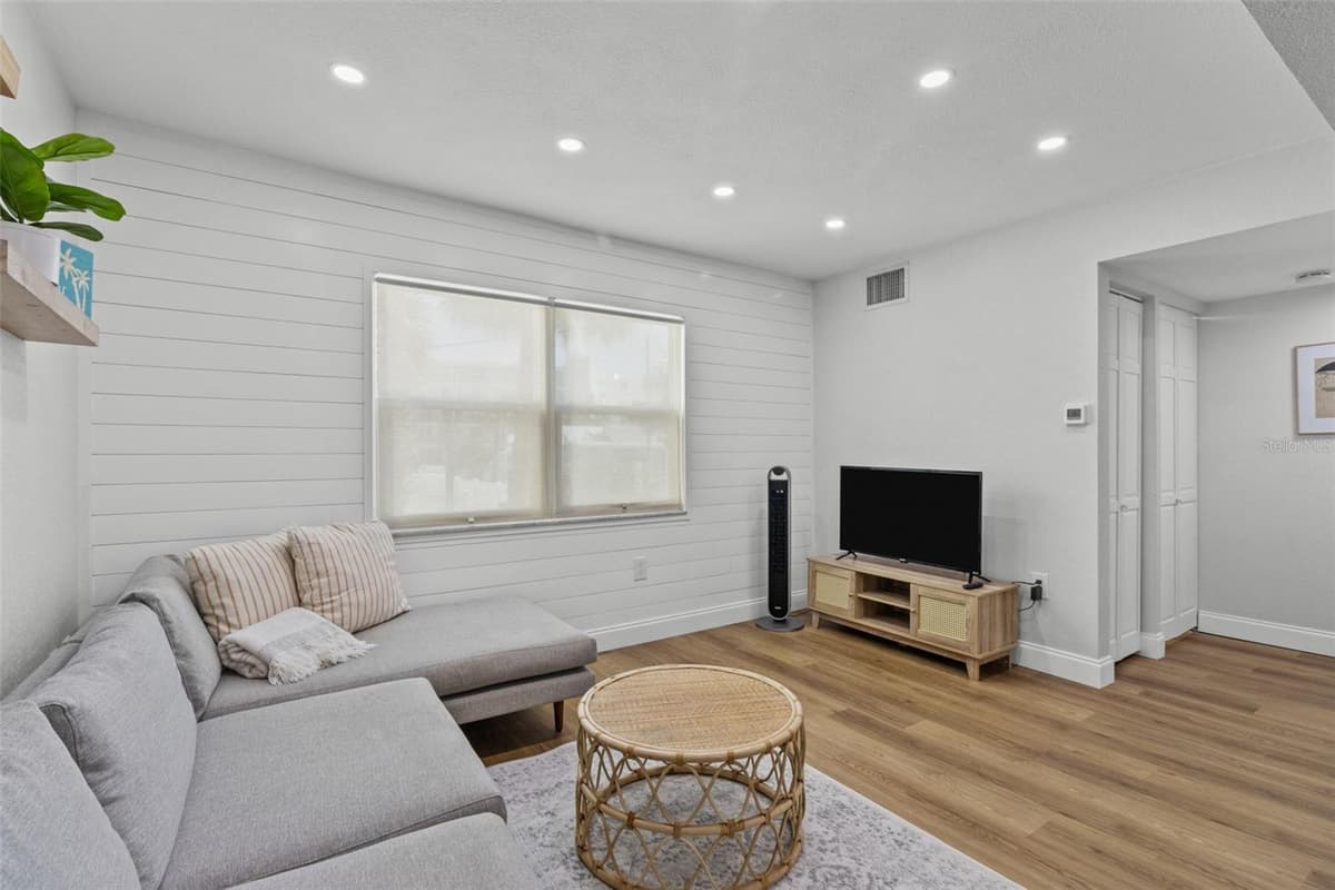 9895 1ST STREET — photo 6 of 29