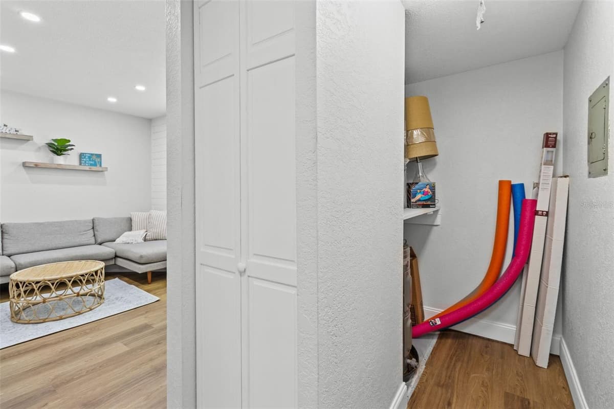 9895 1ST STREET — photo 13 of 29