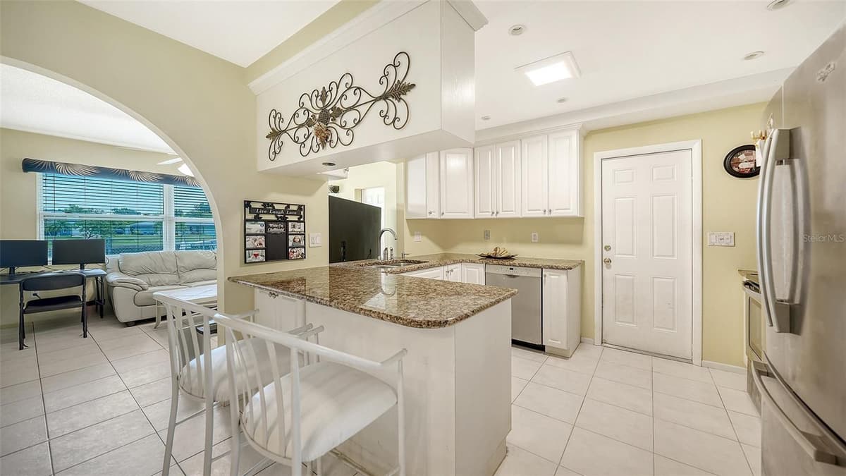 481 TARPON BOULEVARD — photo 13 of 43