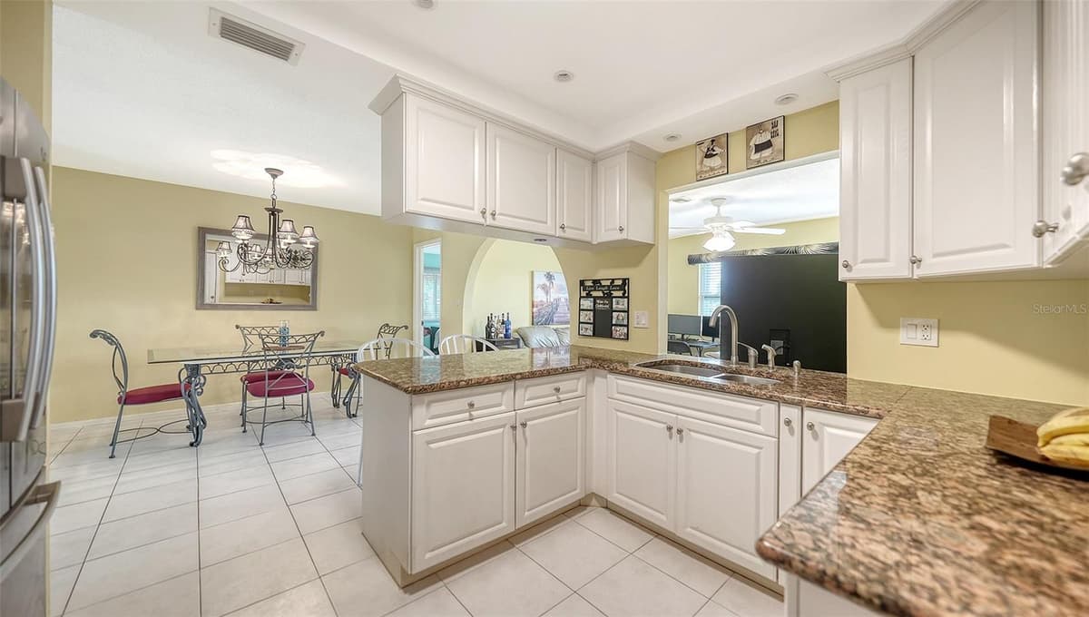 481 TARPON BOULEVARD — photo 14 of 43