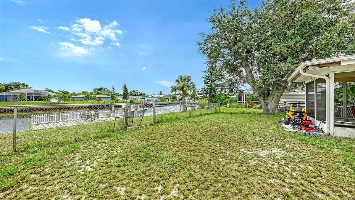 481 TARPON BOULEVARD — photo 38 of 43