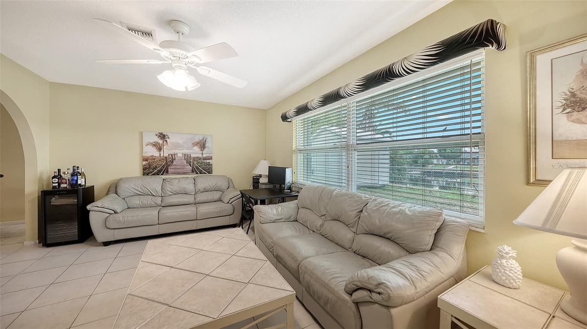 481 TARPON BOULEVARD — photo 21 of 43