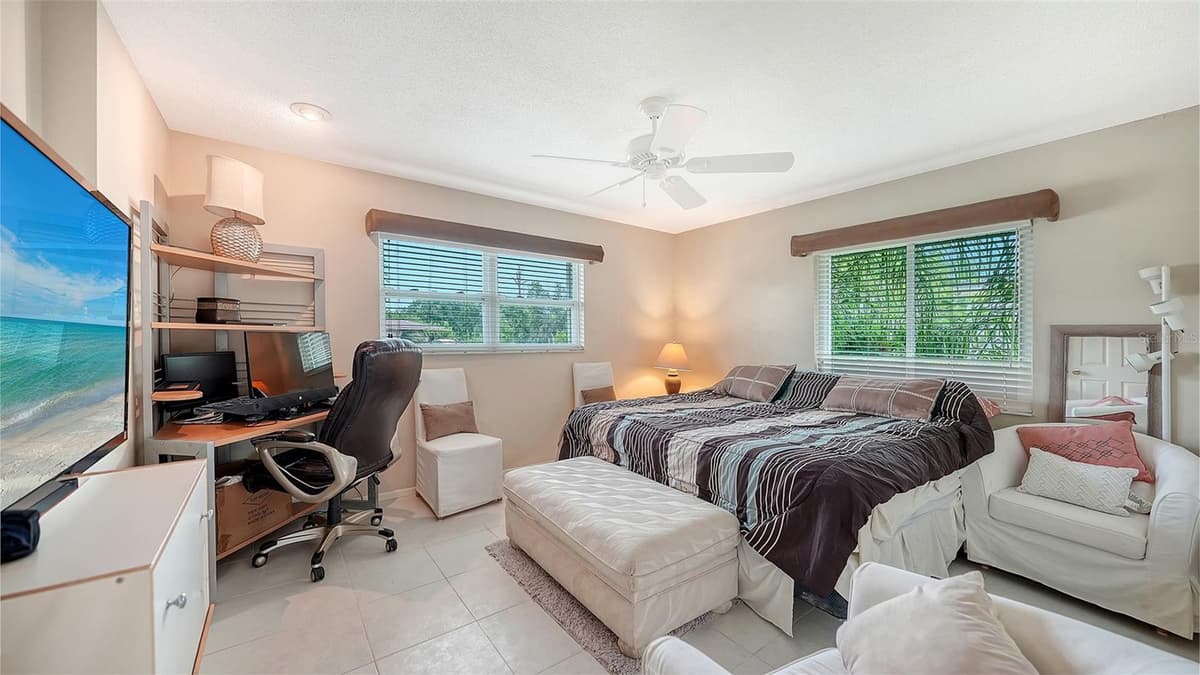 481 TARPON BOULEVARD — photo 31 of 43
