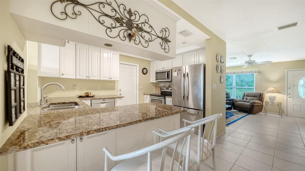 481 TARPON BOULEVARD — photo 16 of 43