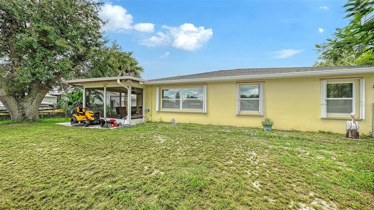 481 TARPON BOULEVARD — photo 37 of 43
