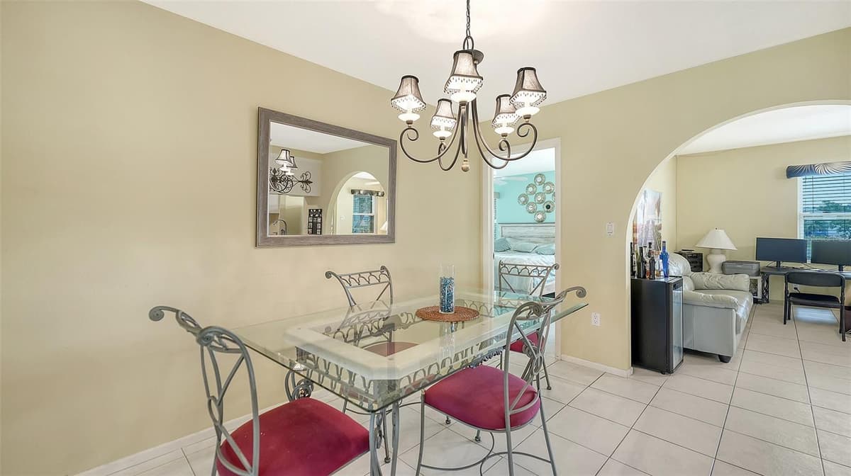 481 TARPON BOULEVARD — photo 11 of 43