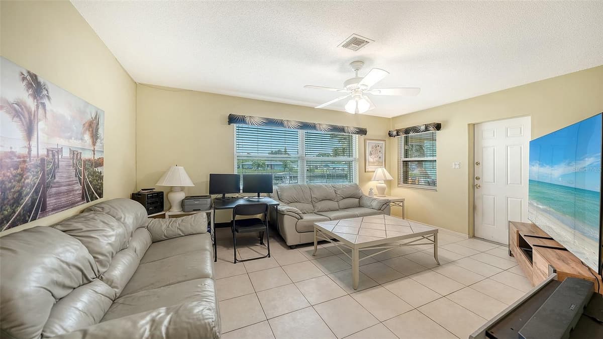 481 TARPON BOULEVARD — photo 19 of 43