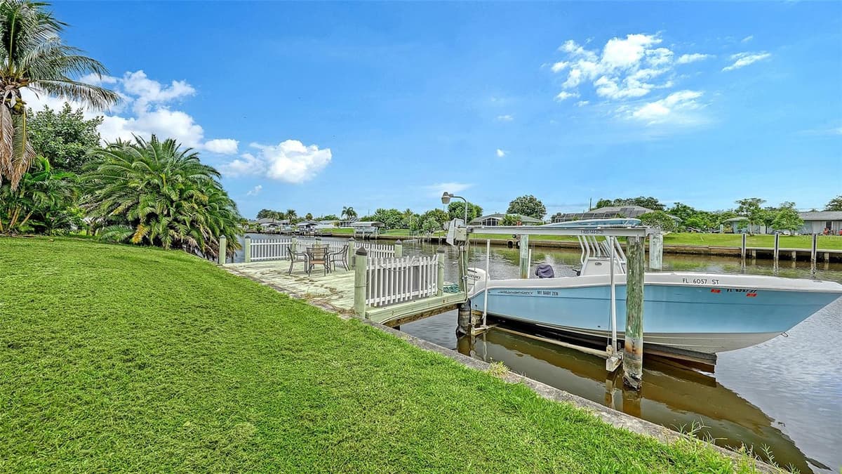 481 TARPON BOULEVARD — photo 42 of 43