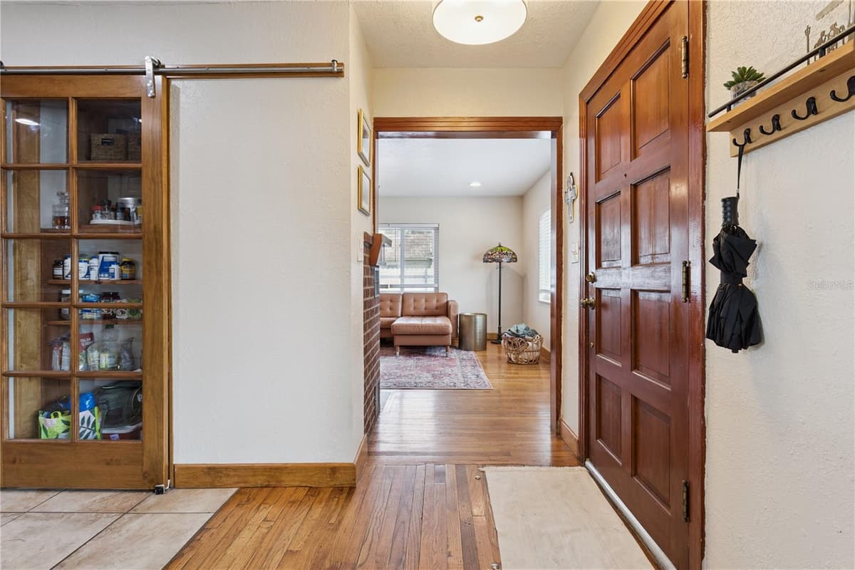723 ROCKINGHAM AVENUE — photo 6 of 48