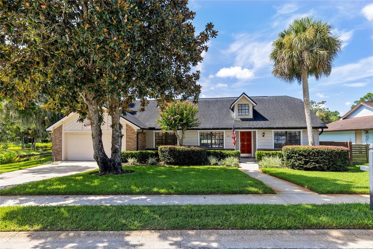 807 RIVERBEND BOULEVARD — photo 3 of 32