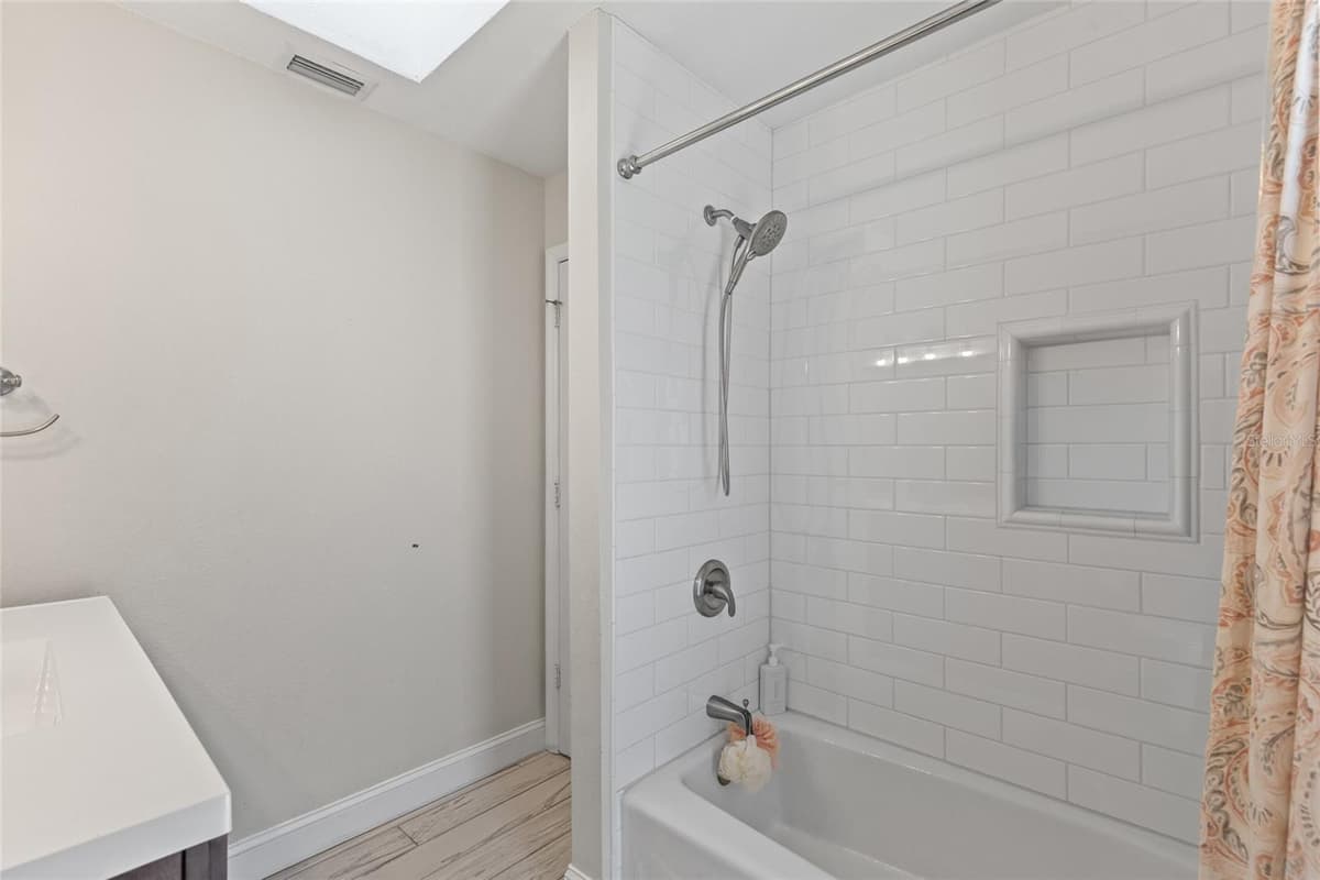807 RIVERBEND BOULEVARD — photo 23 of 32