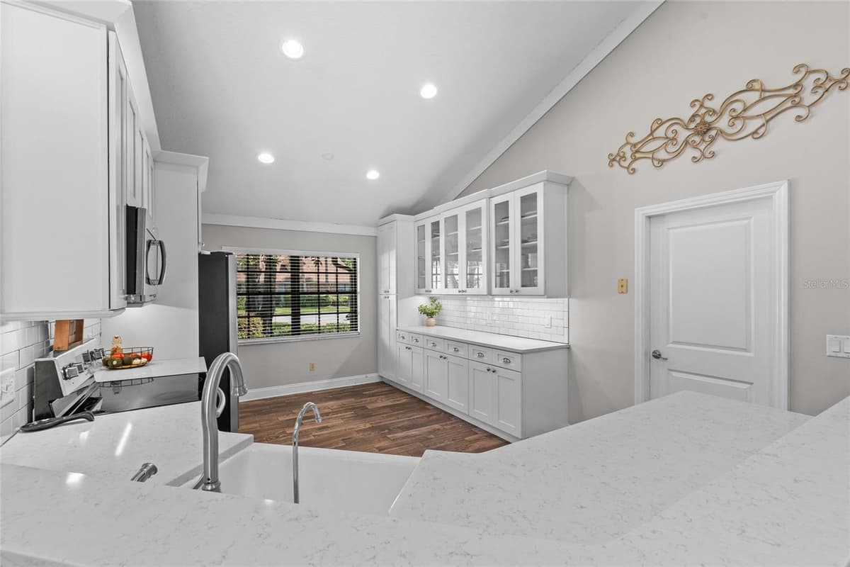 807 RIVERBEND BOULEVARD — photo 8 of 32