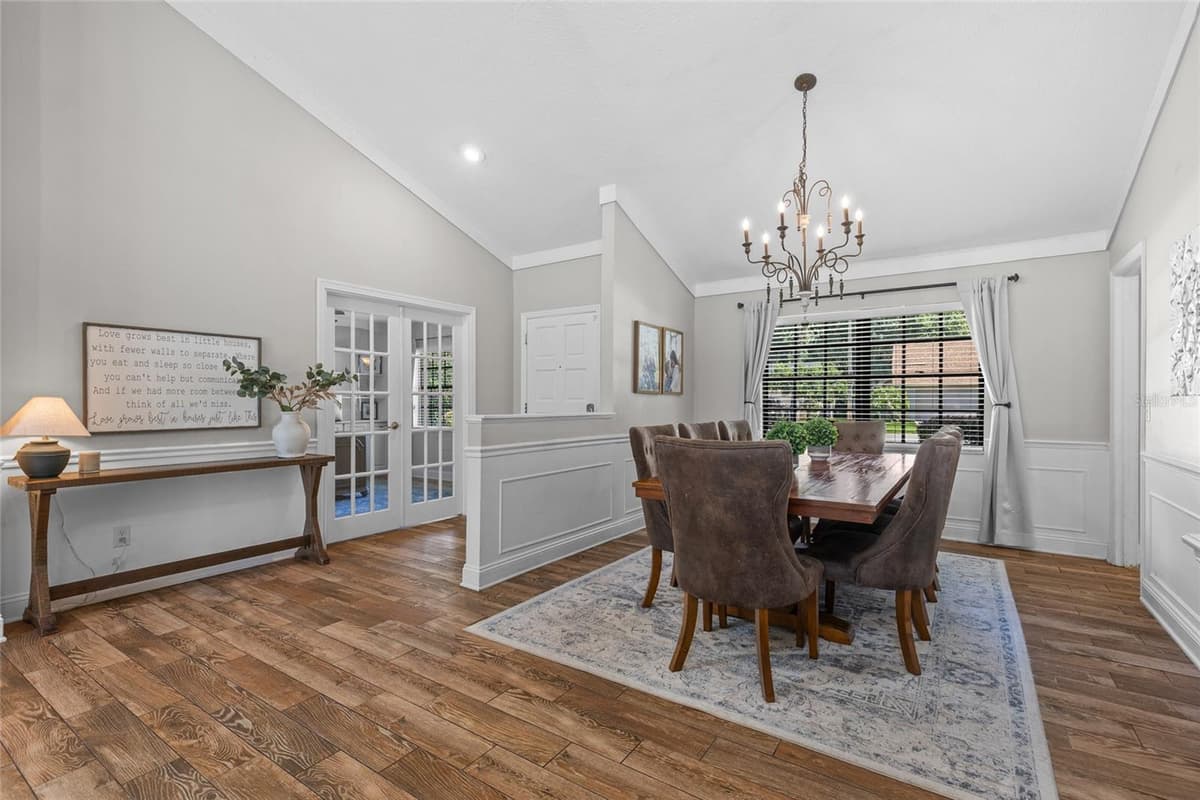 807 RIVERBEND BOULEVARD — photo 6 of 32