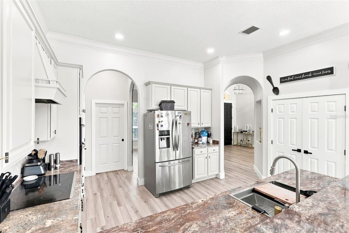 7746 DEBEAUBIEN DRIVE — photo 12 of 44
