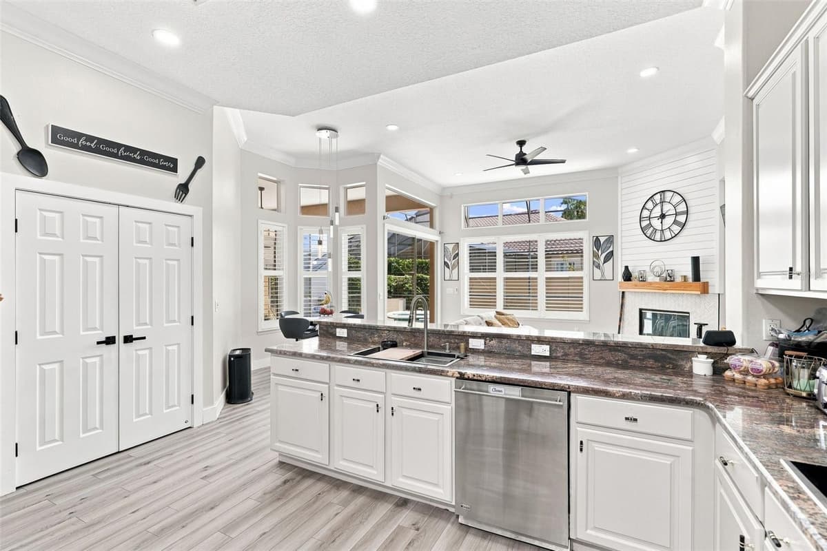7746 DEBEAUBIEN DRIVE — photo 13 of 44