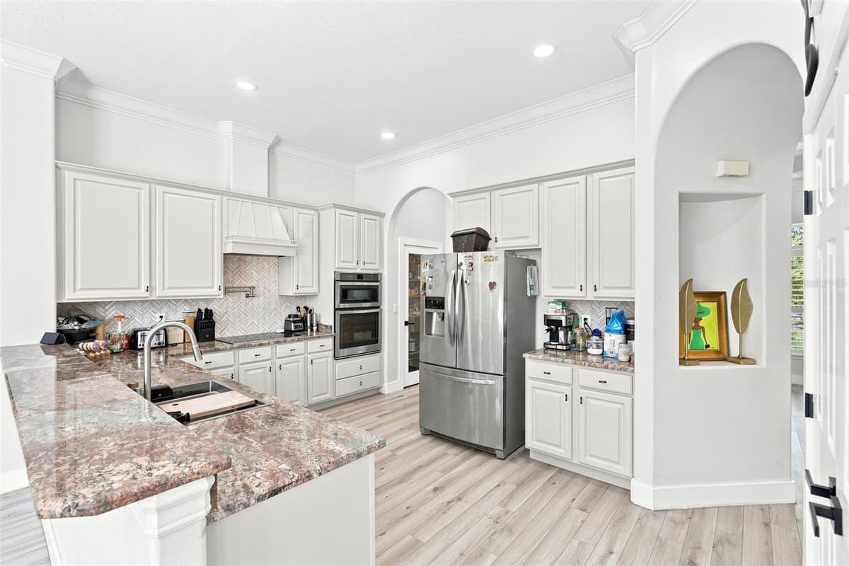 7746 DEBEAUBIEN DRIVE — photo 10 of 44