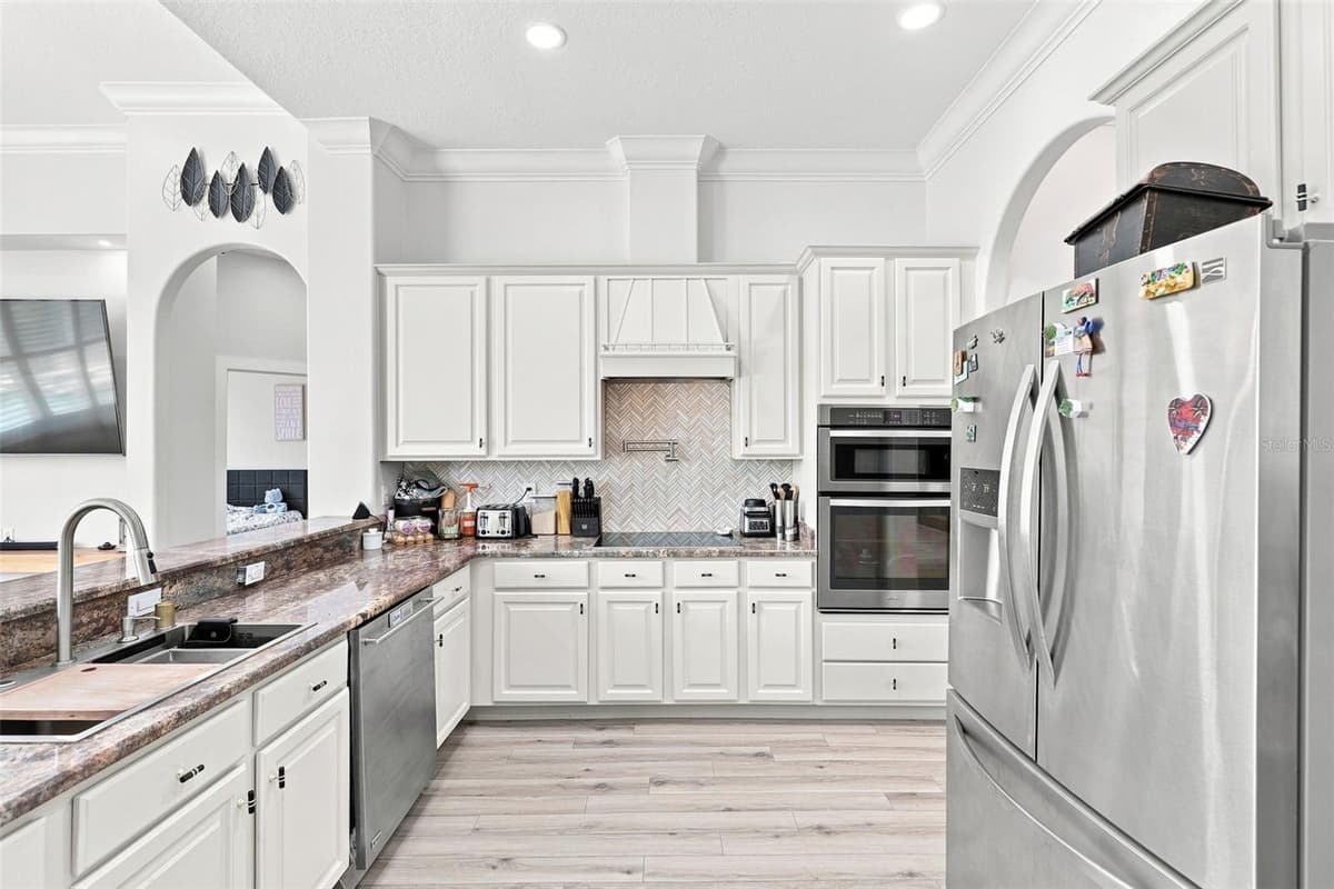 7746 DEBEAUBIEN DRIVE — photo 9 of 44