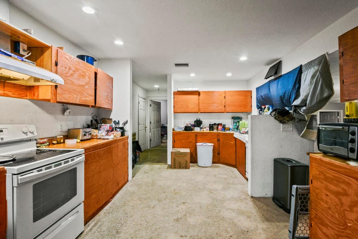 11735 MARJORY AVENUE — photo 13 of 46
