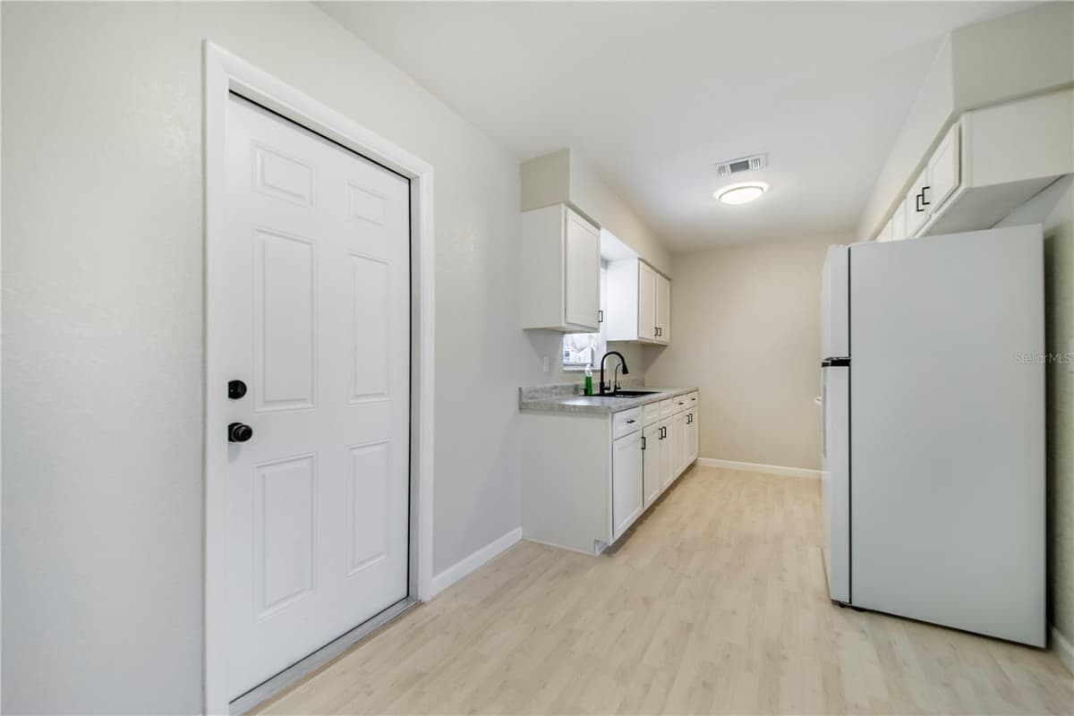 2112 EMBRY AVENUE — photo 7 of 30