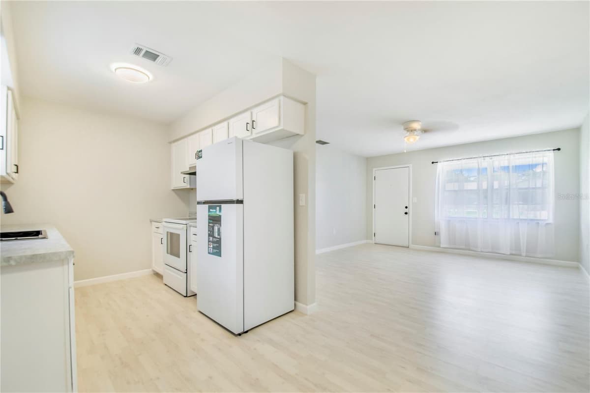 2112 EMBRY AVENUE — photo 9 of 30