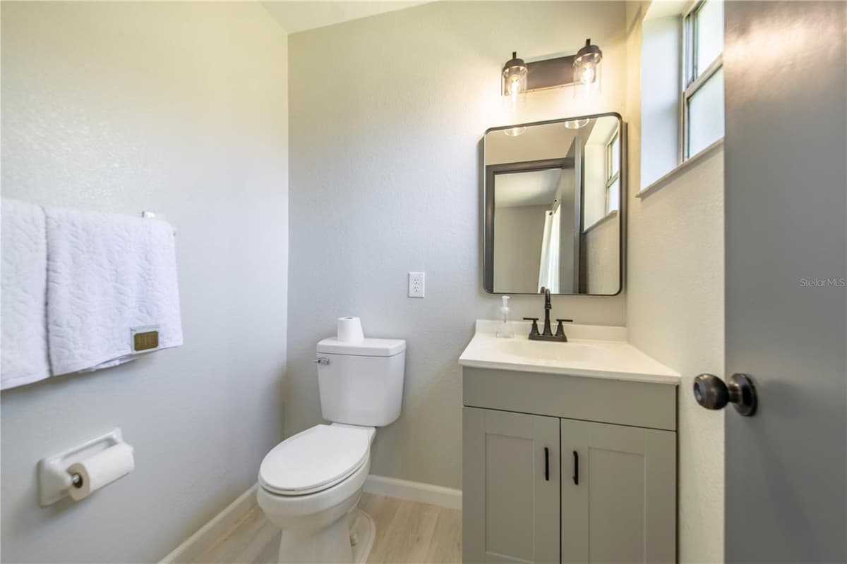 2112 EMBRY AVENUE — photo 16 of 30