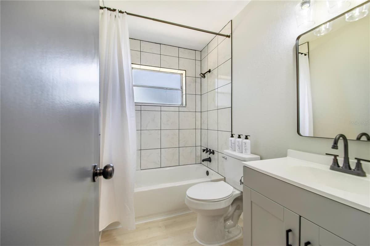 2112 EMBRY AVENUE — photo 13 of 30