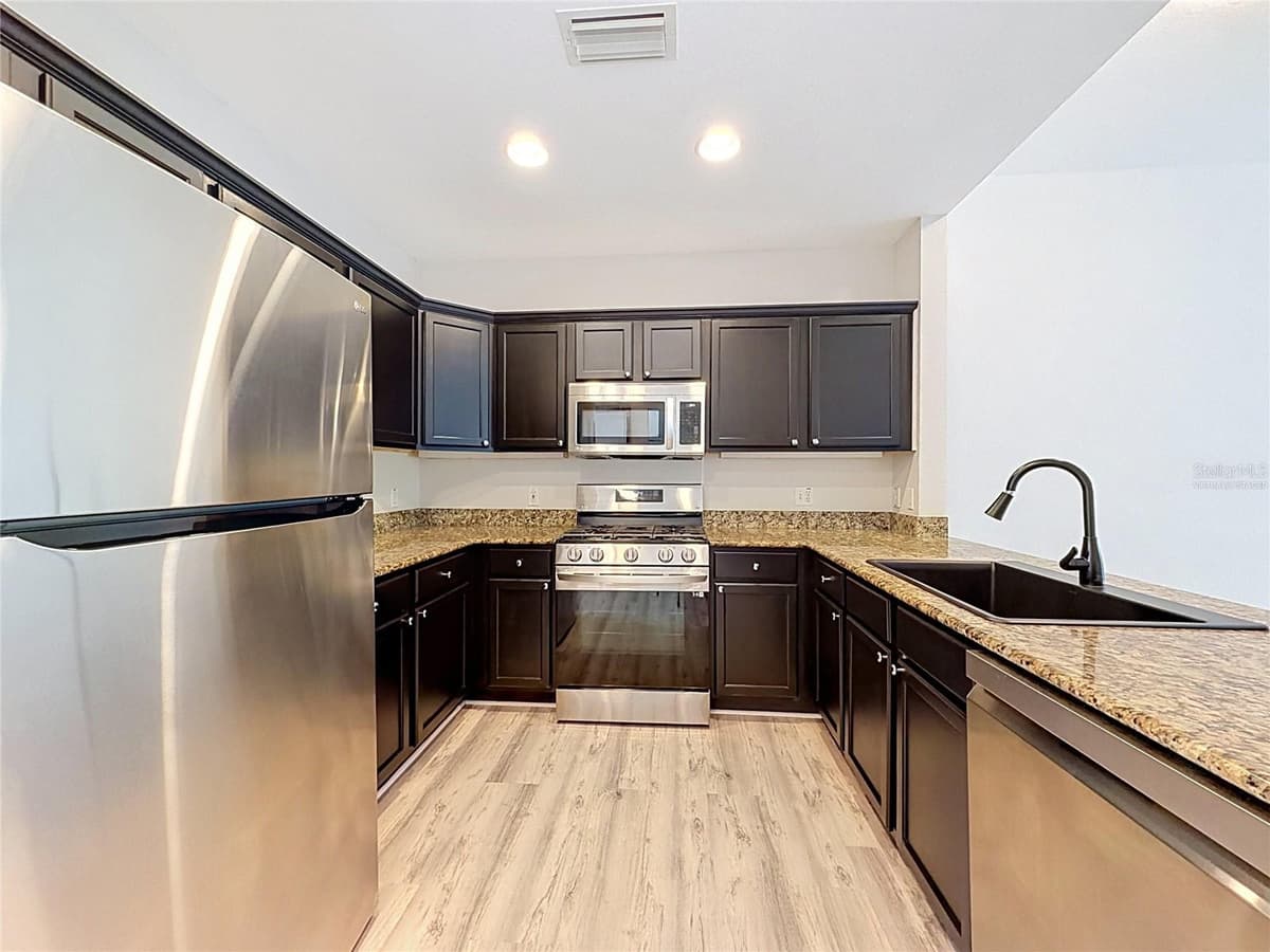 7510 SEVEN EAGLES WAY — photo 3 of 34