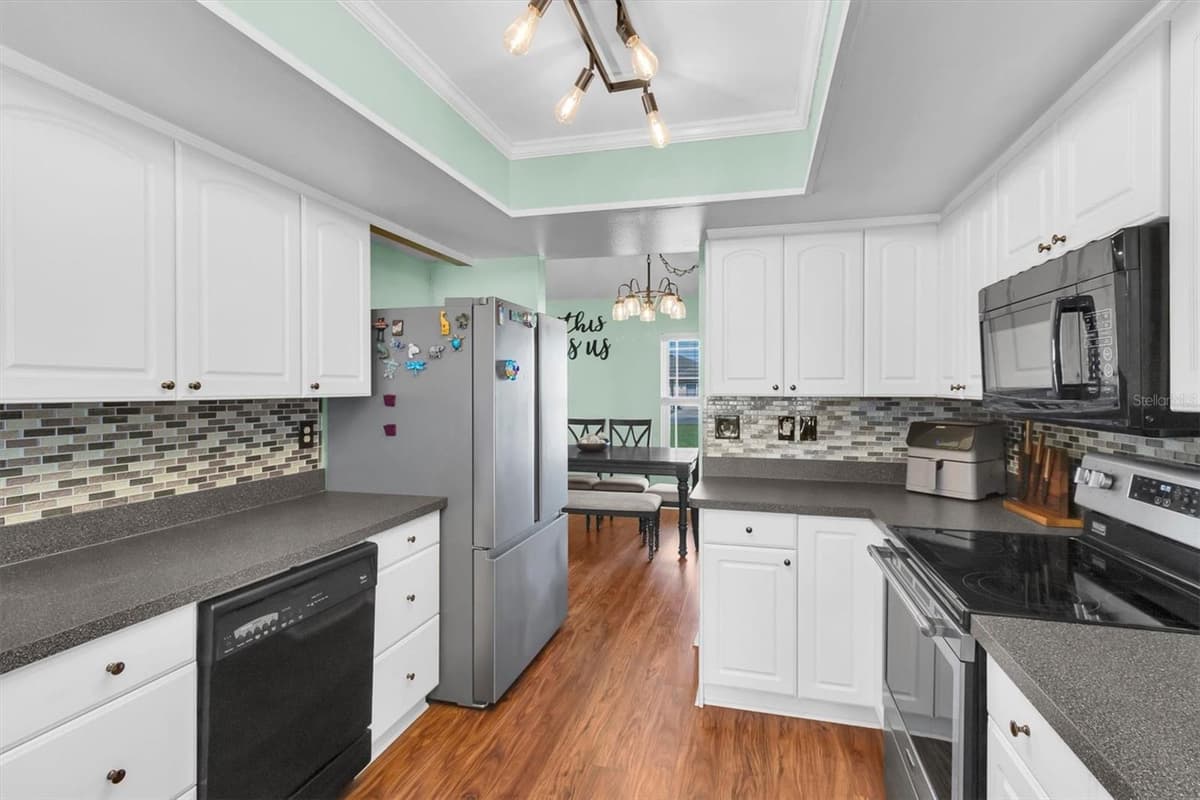 10513 BLYTHVILLE ROAD — photo 9 of 36