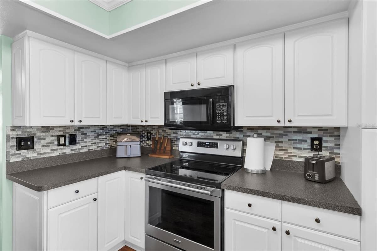 10513 BLYTHVILLE ROAD — photo 10 of 36