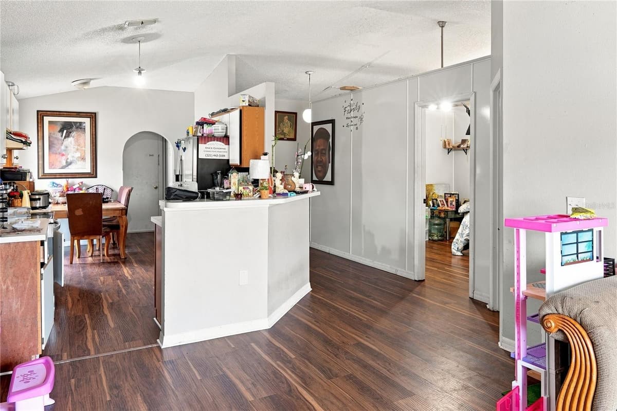 4243 MENDENWOOD LANE — photo 4 of 10