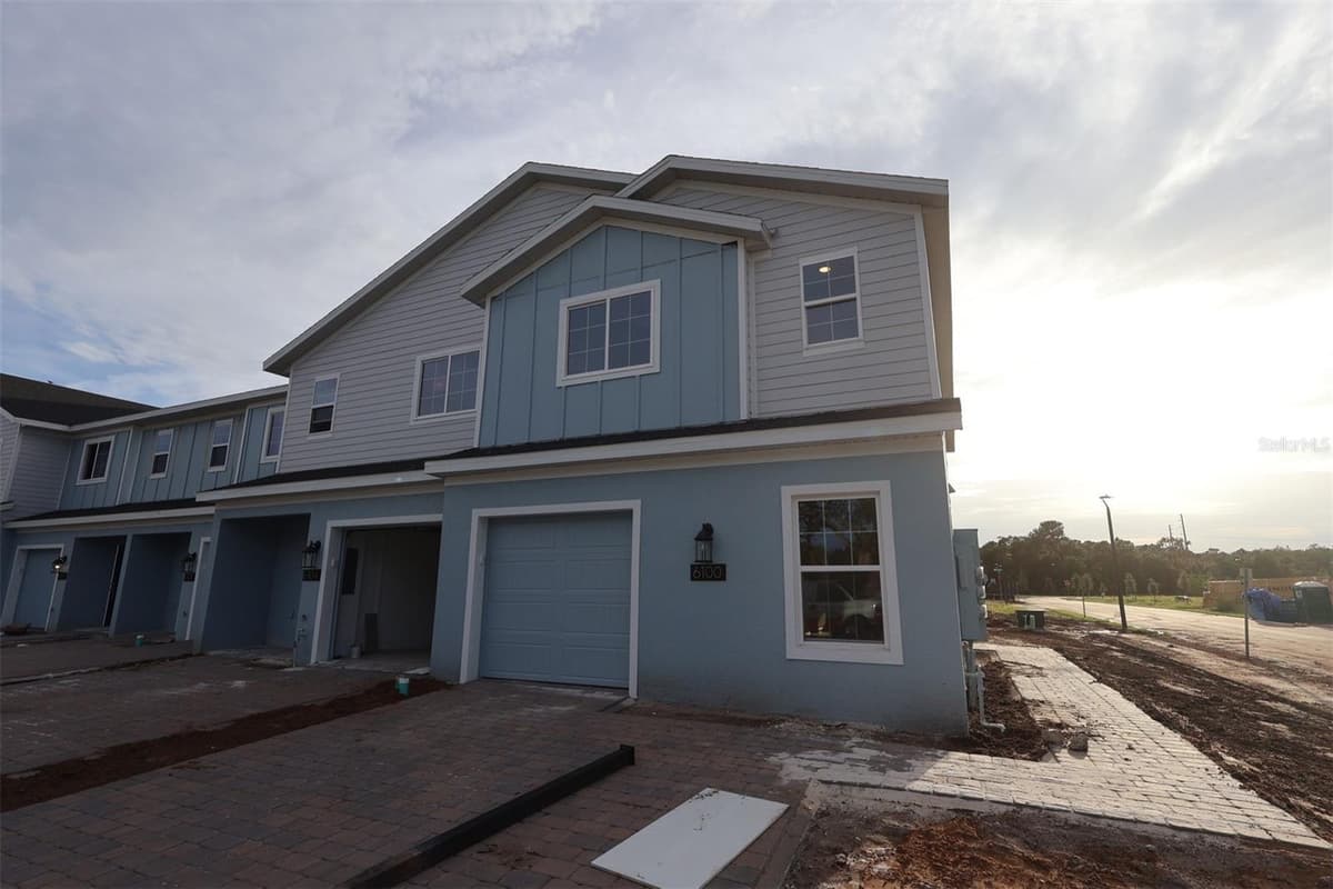 6100 FELLOW WAGON WAY — photo 3 of 41