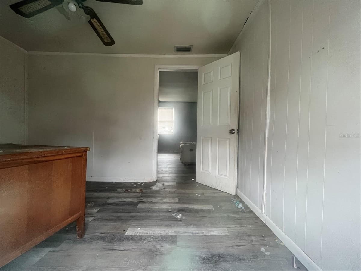 852 SHIRLEY STREET — photo 9 of 25