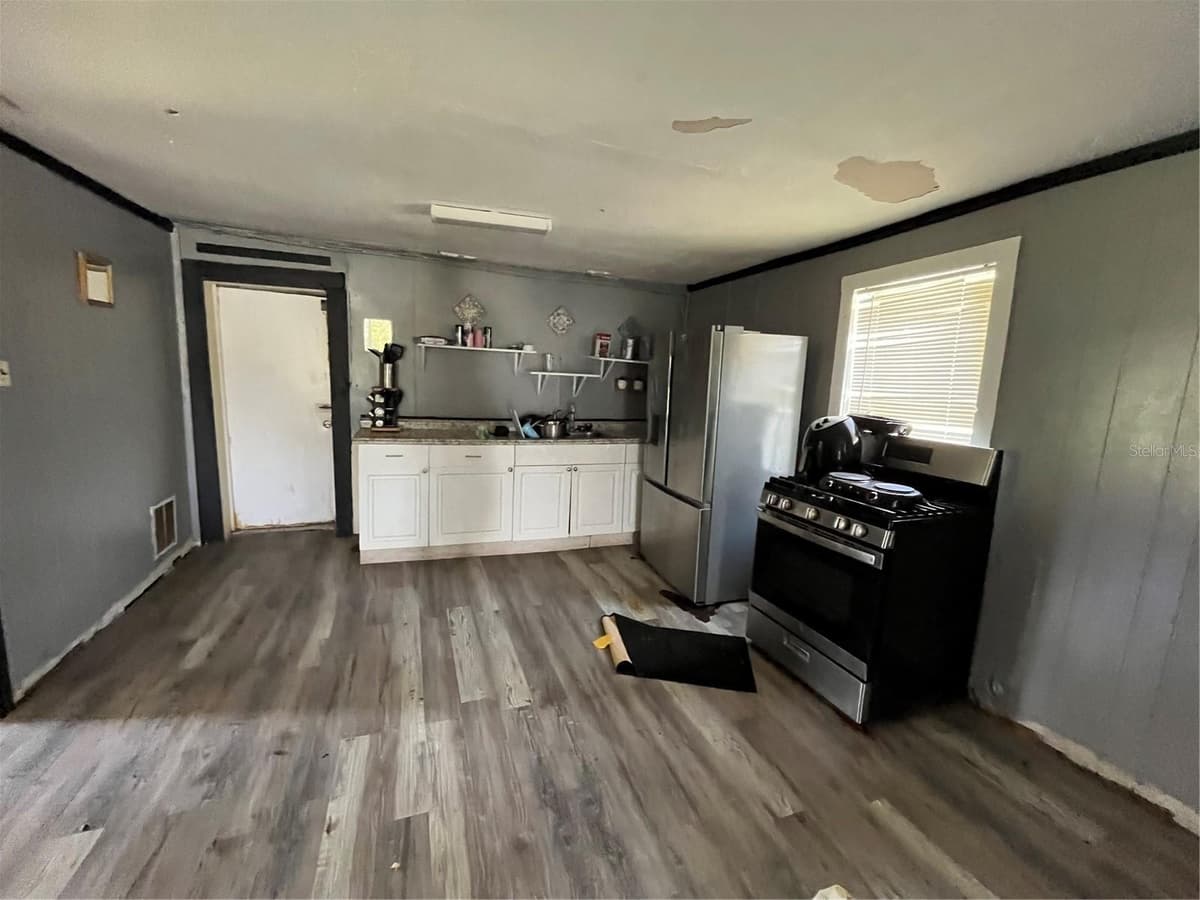 852 SHIRLEY STREET — photo 8 of 25