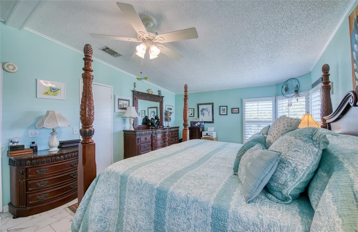 214 DOLPHIN DRIVE — photo 16 of 46