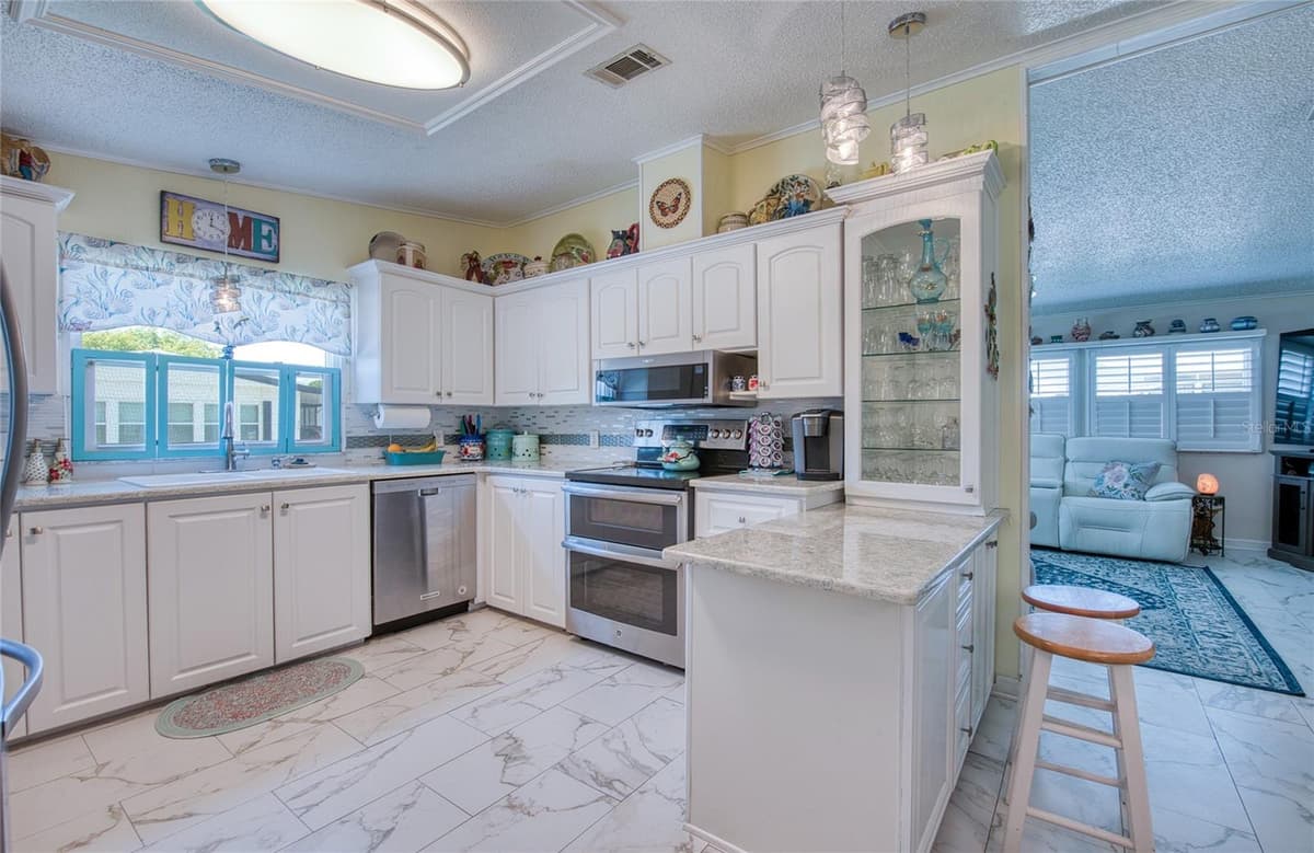 214 DOLPHIN DRIVE — photo 5 of 46
