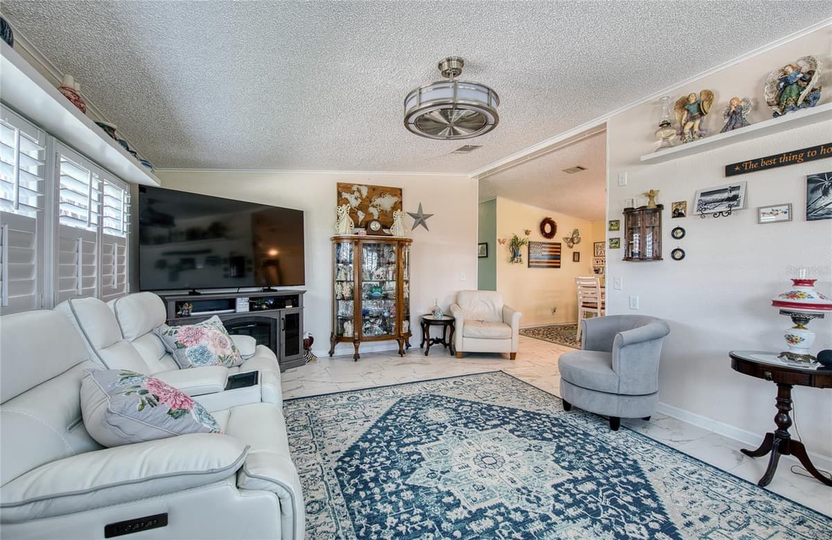 214 DOLPHIN DRIVE — photo 4 of 46