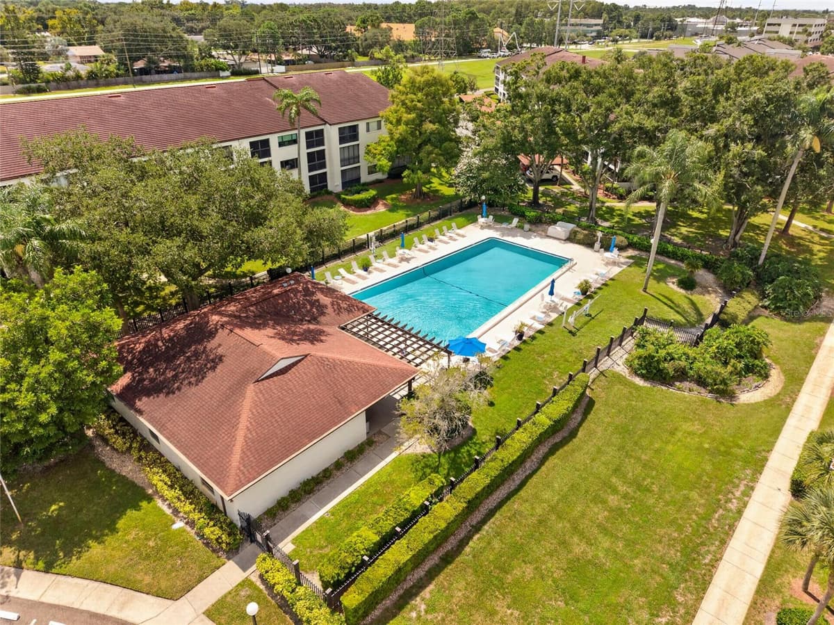 2581 COUNTRYSIDE BOULEVARD — photo 36 of 39