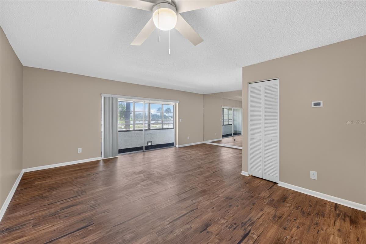 2581 COUNTRYSIDE BOULEVARD — photo 17 of 39